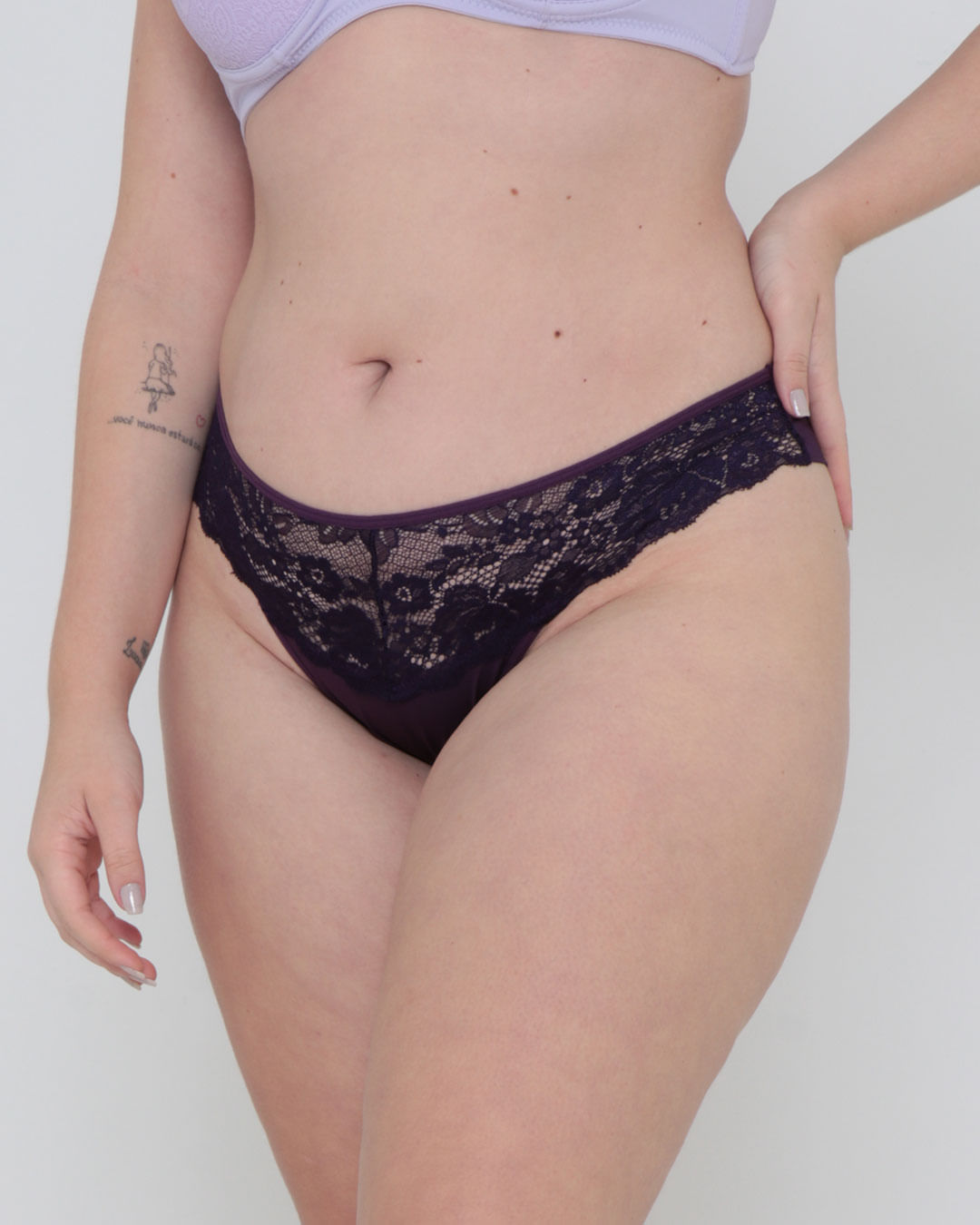 Calcinha Plus Size Fio Avulsa Detalhe Vazado Roxa