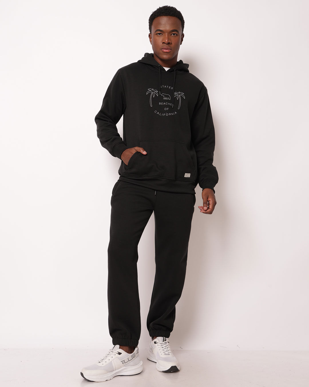 Calça Moletom Masculina Jogger Bolsos com Zíper Preta