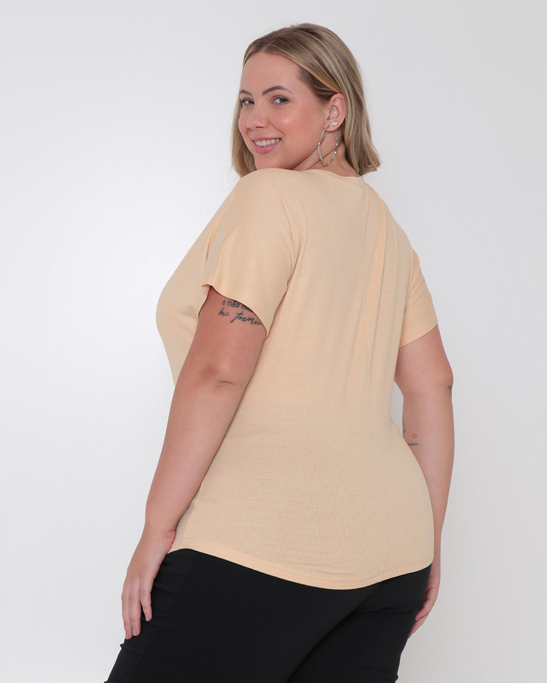 Blusa Plus Size Feminina Decote V Bege