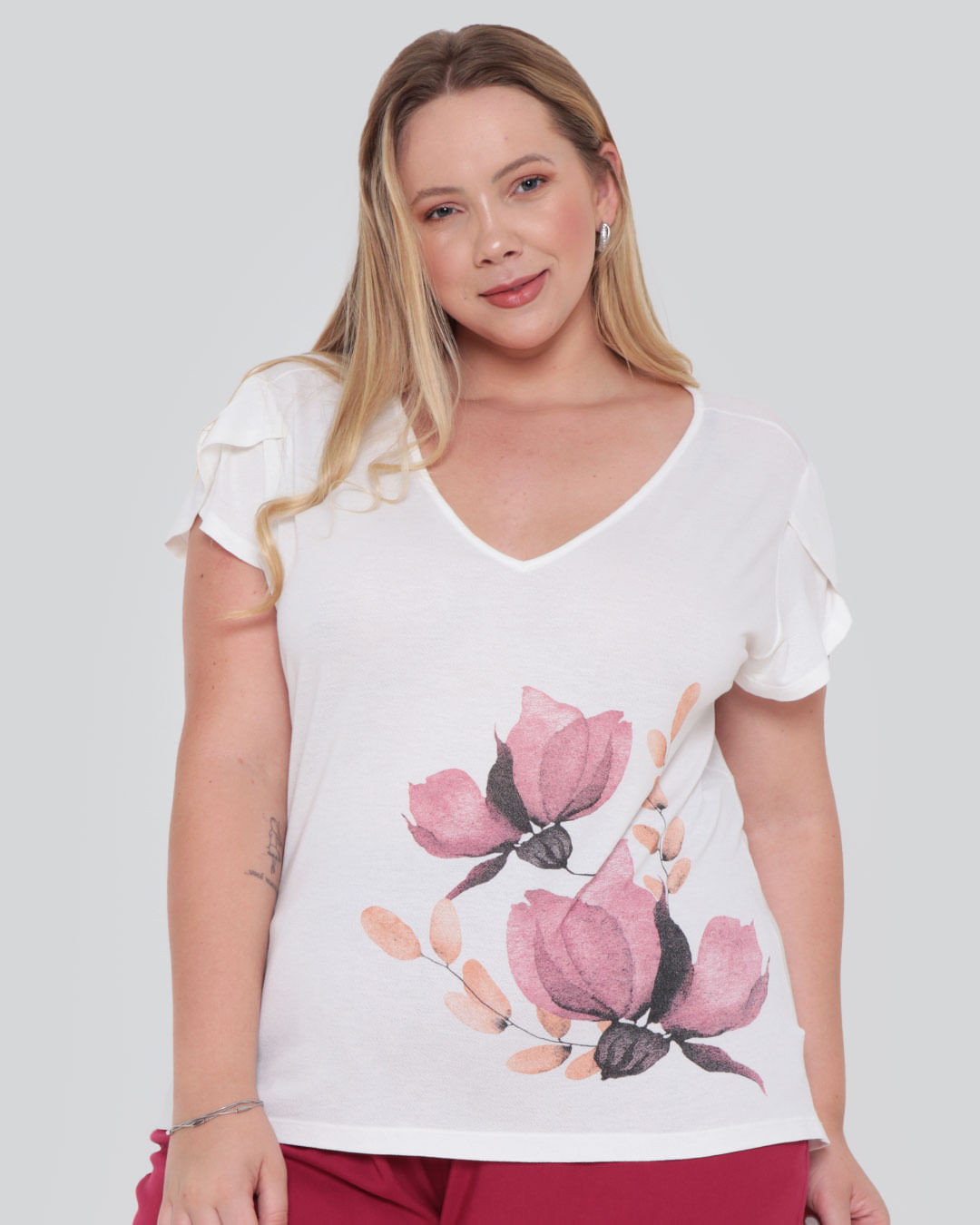 Blusa Plus Size Mullet Estampa Flores Off White