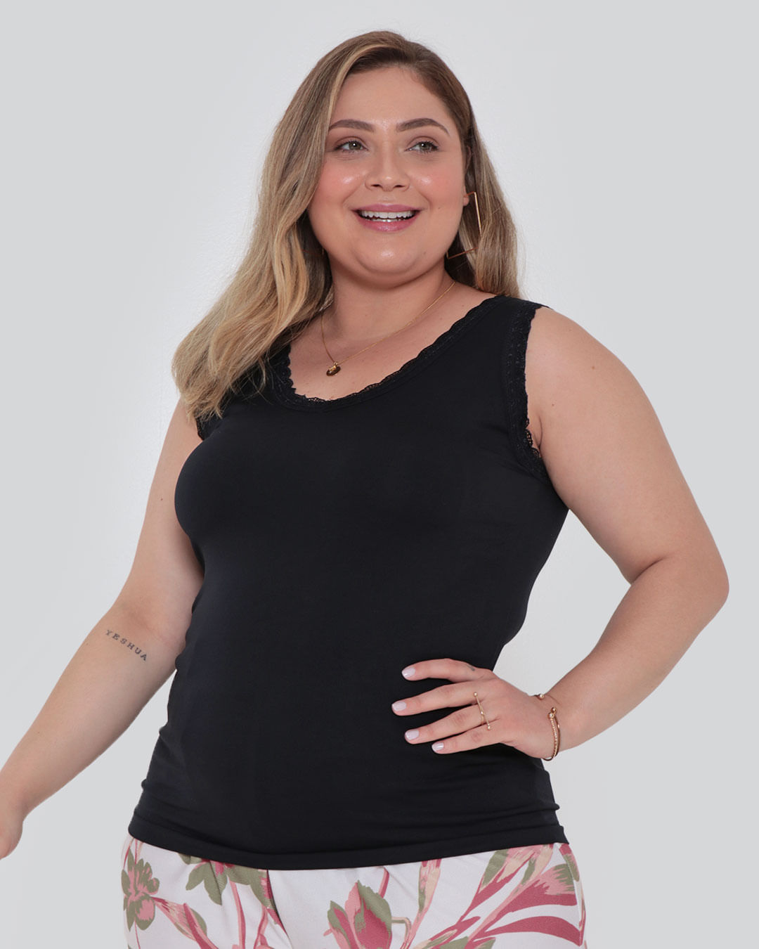 Regata Feminina Plus Size Sem Costura Renda Preta