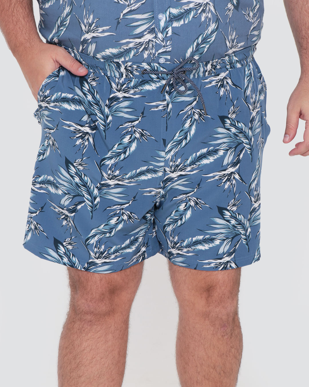 Bermuda Masculina Plus Size Bolsos Estampa Folhagem Azul