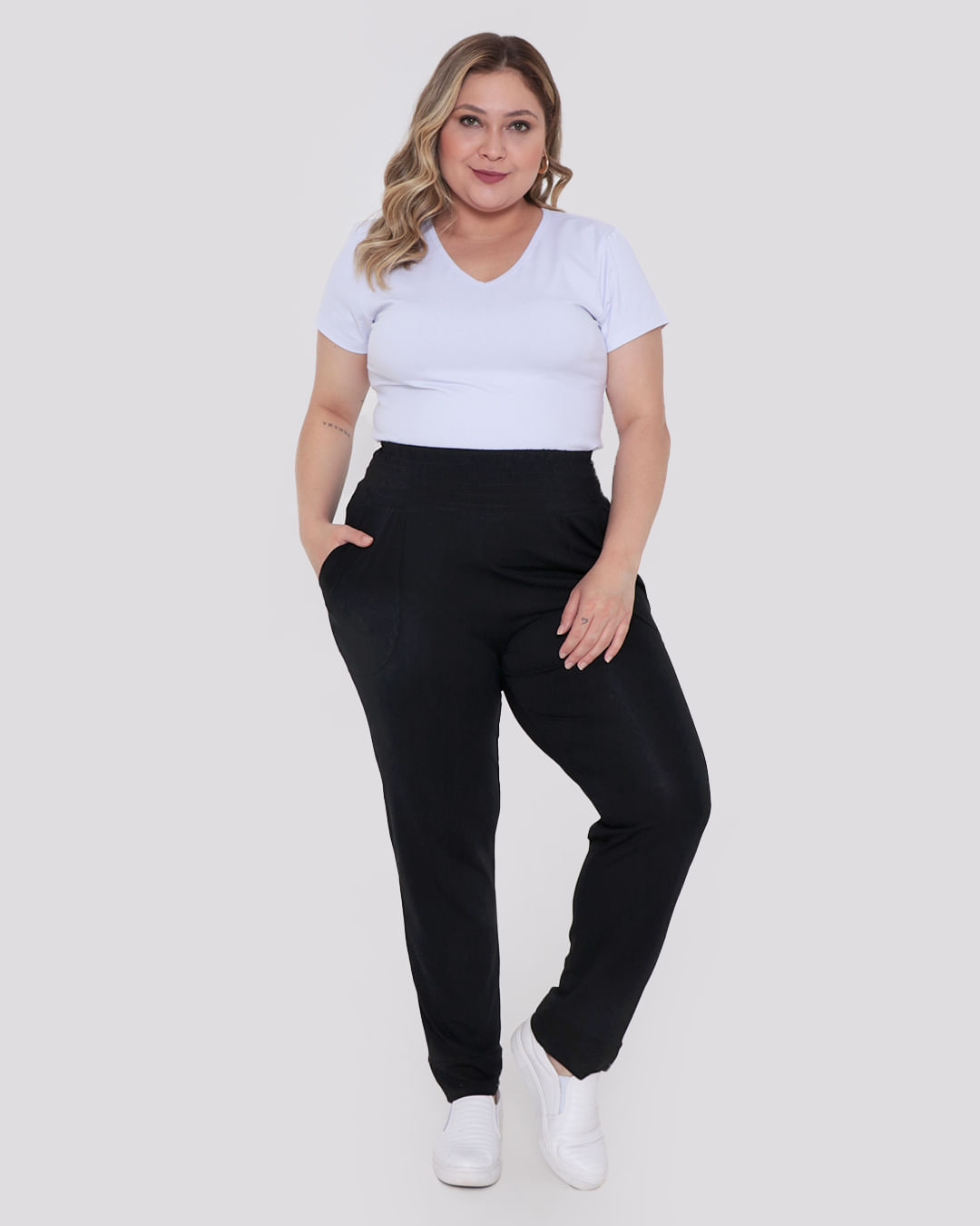Blusa Feminina Plus Size Básica Decote V Branca
