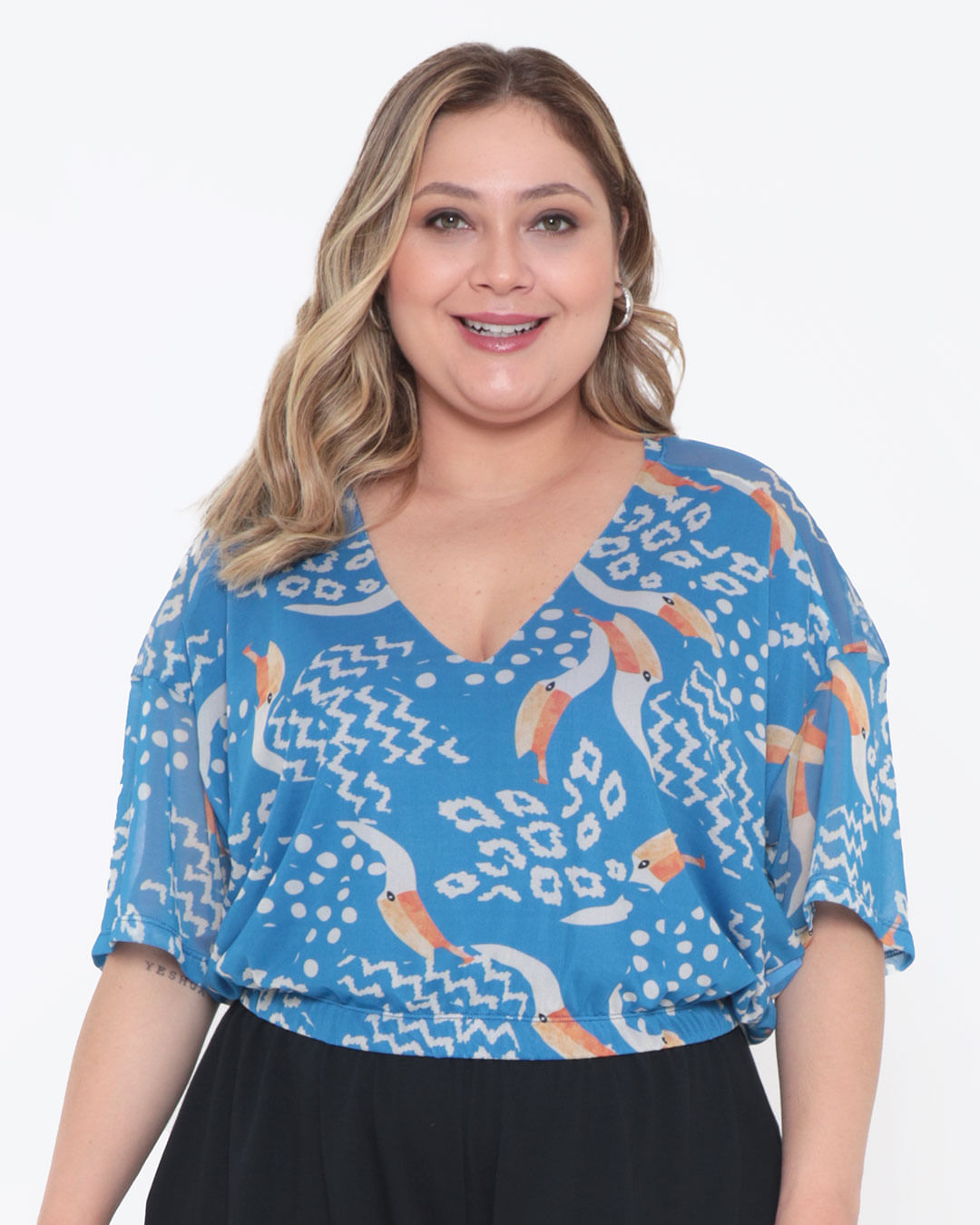 Blusa Feminina Plus Size Cropped Tule Estampa Tucano Azul