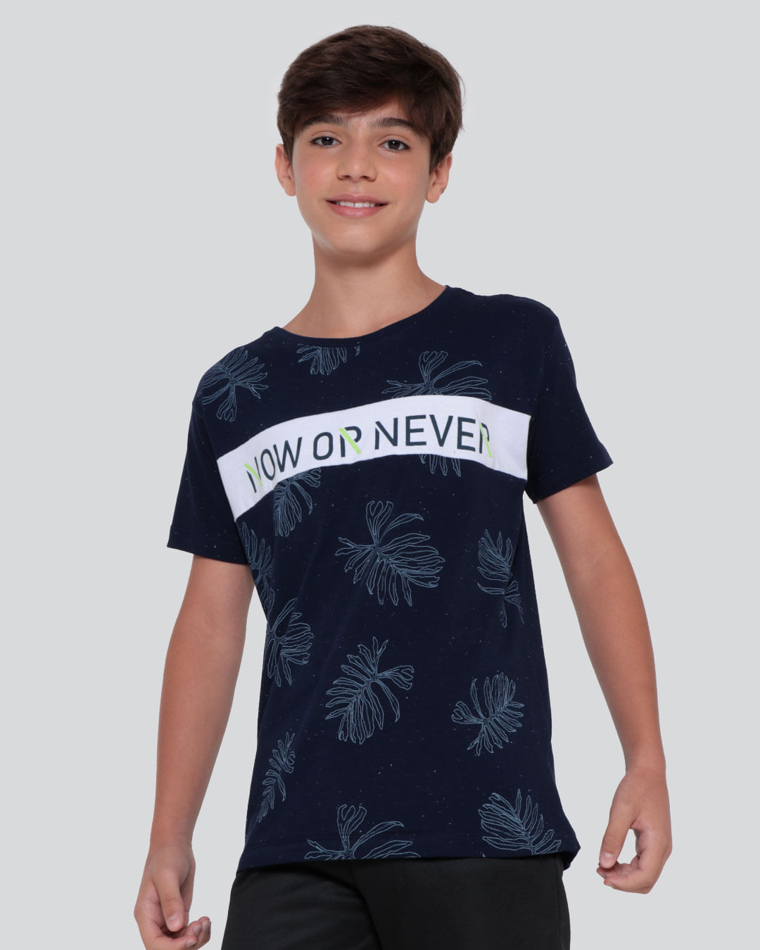 Camiseta Juvenil Botonê Estampa Folhagem Azul Marinho