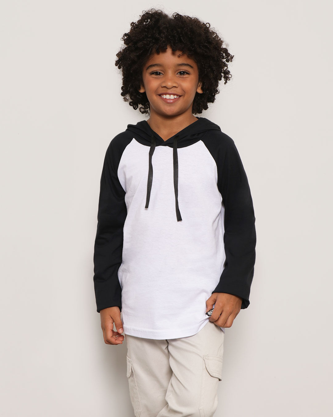 Camiseta Infantil Manga Longa Raglan Com Capuz Branca