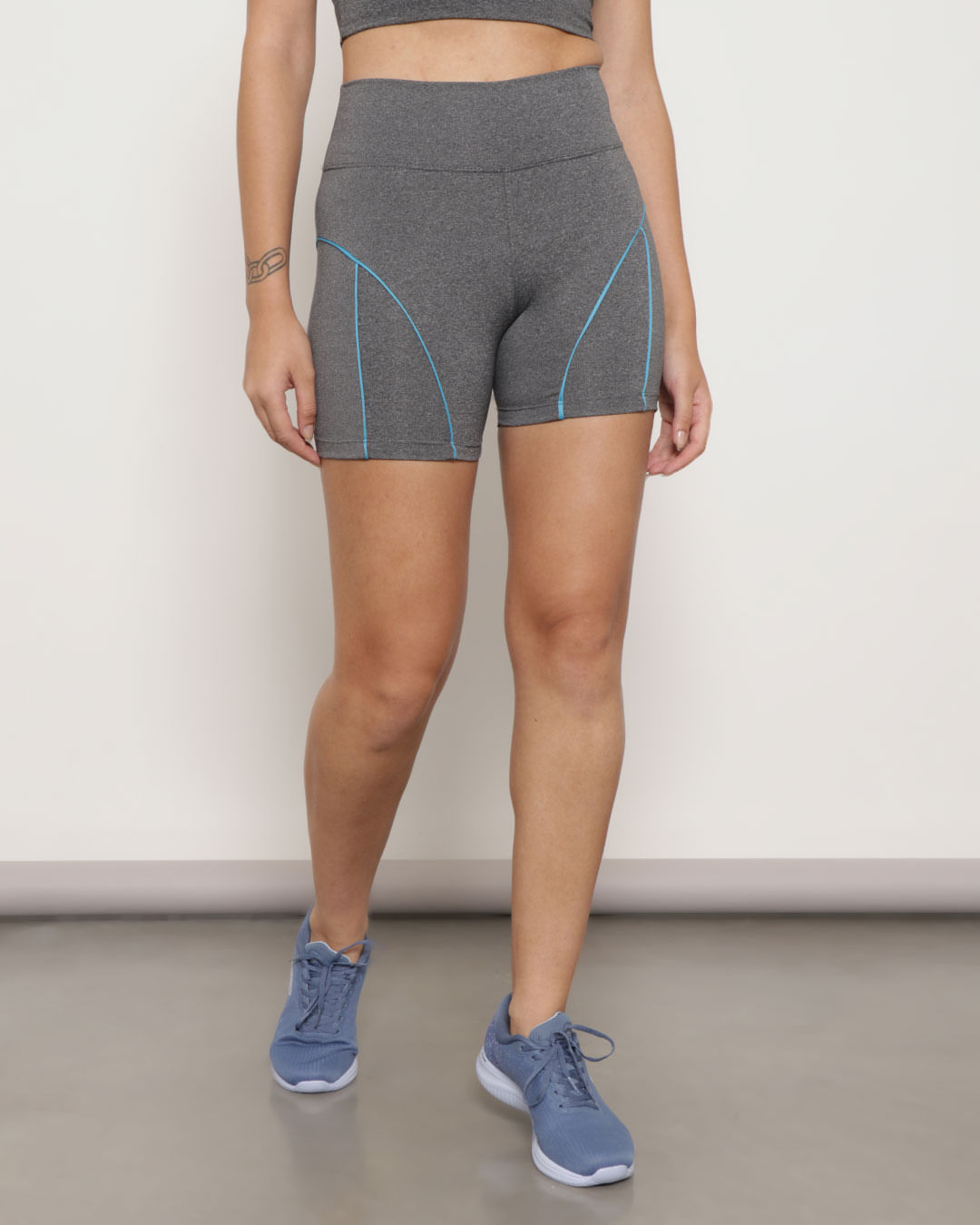 ​Short Feminino Fitness Ciclista Cinza