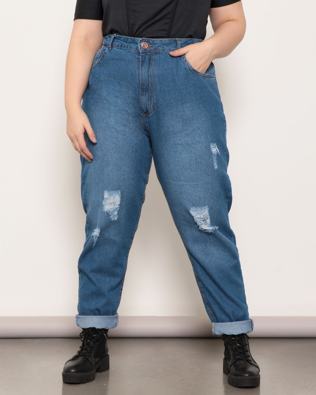 calça plus size jeans mom destroyed cintura super alta azul escuro azul  escuro - C&A