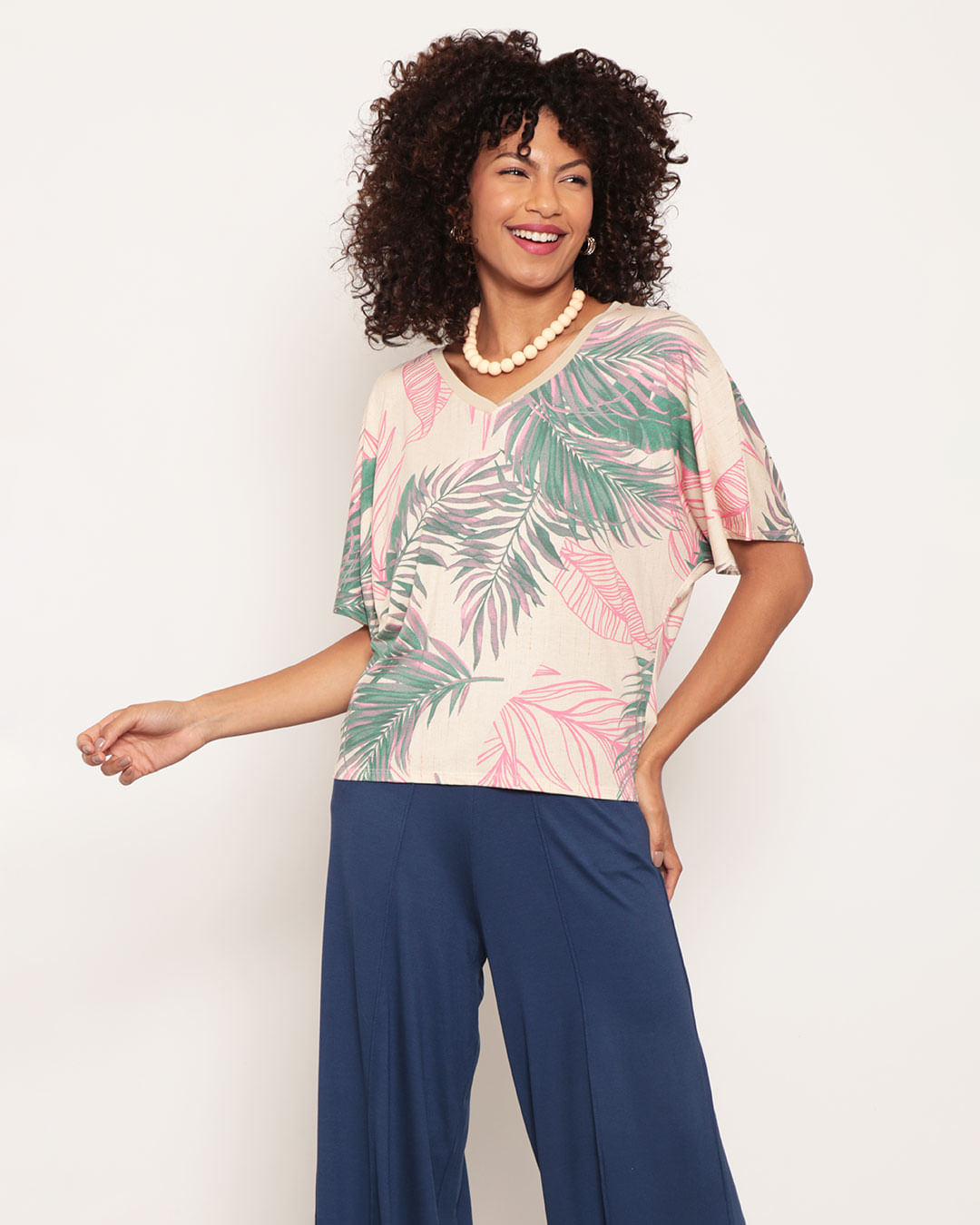 Blusa Feminina Decote V Com Retilínea Estampa Bege