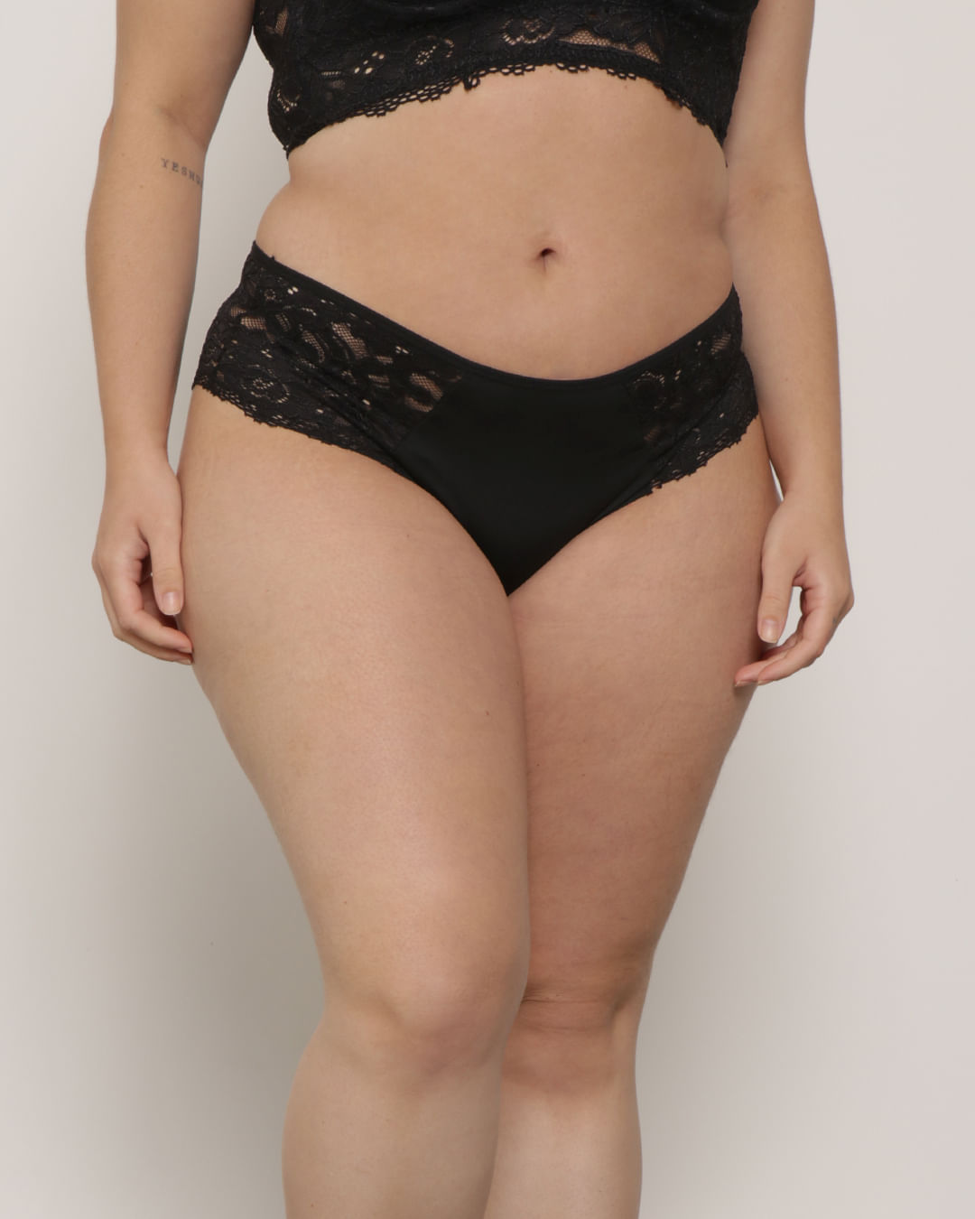 Calcinha Plus Size Avulsa Renda Fio Preta