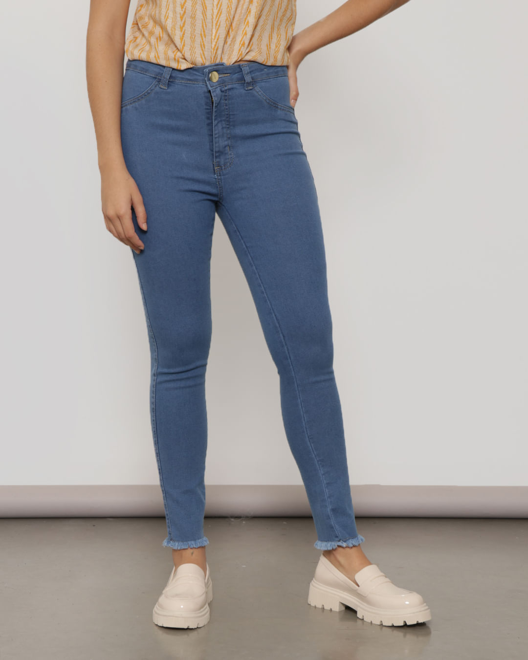 Calça Jeans Feminina Skinny Barra Desfiada Azul