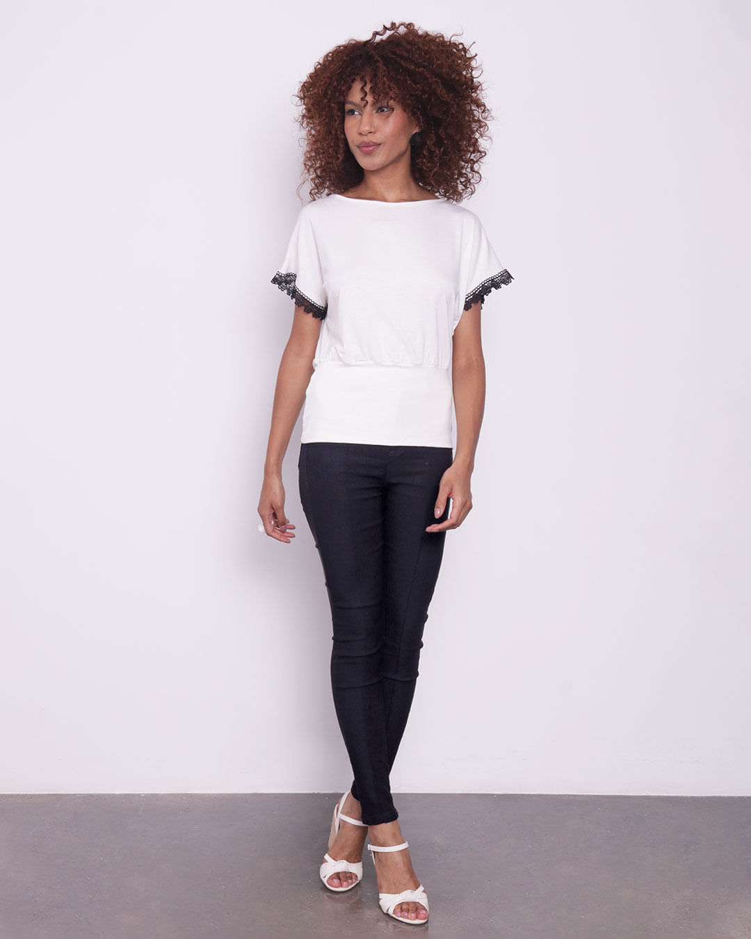 Blusa Feminina Manga Curta Com Renda Guipir Off White