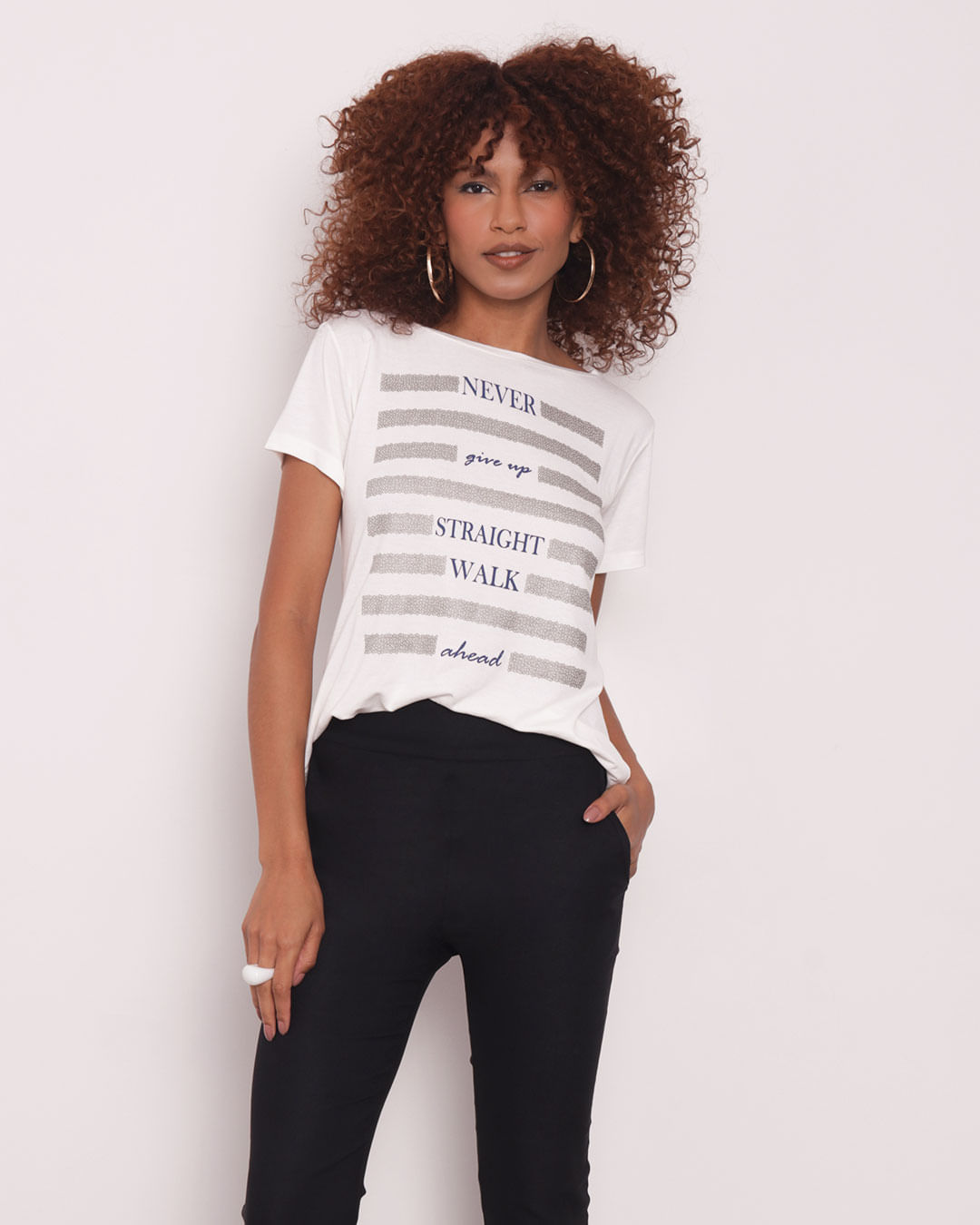 Blusa Feminina Manga Curta Estampa Frontal Off White