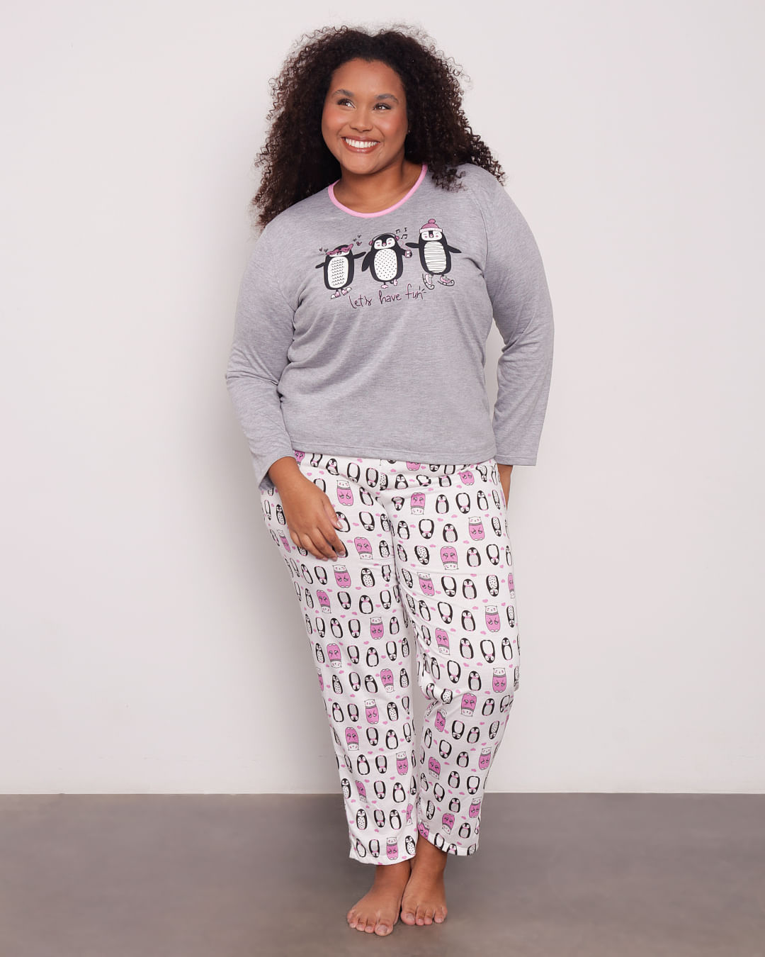 Pijama Feminino Plus Size Manga Longa Estampa Pinguim Cinza