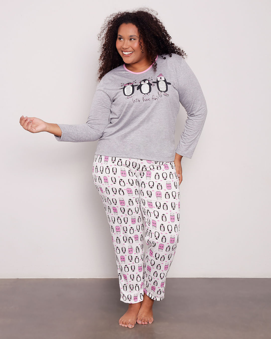 Pijama Feminino Plus Size Manga Longa Estampa Pinguim Cinza