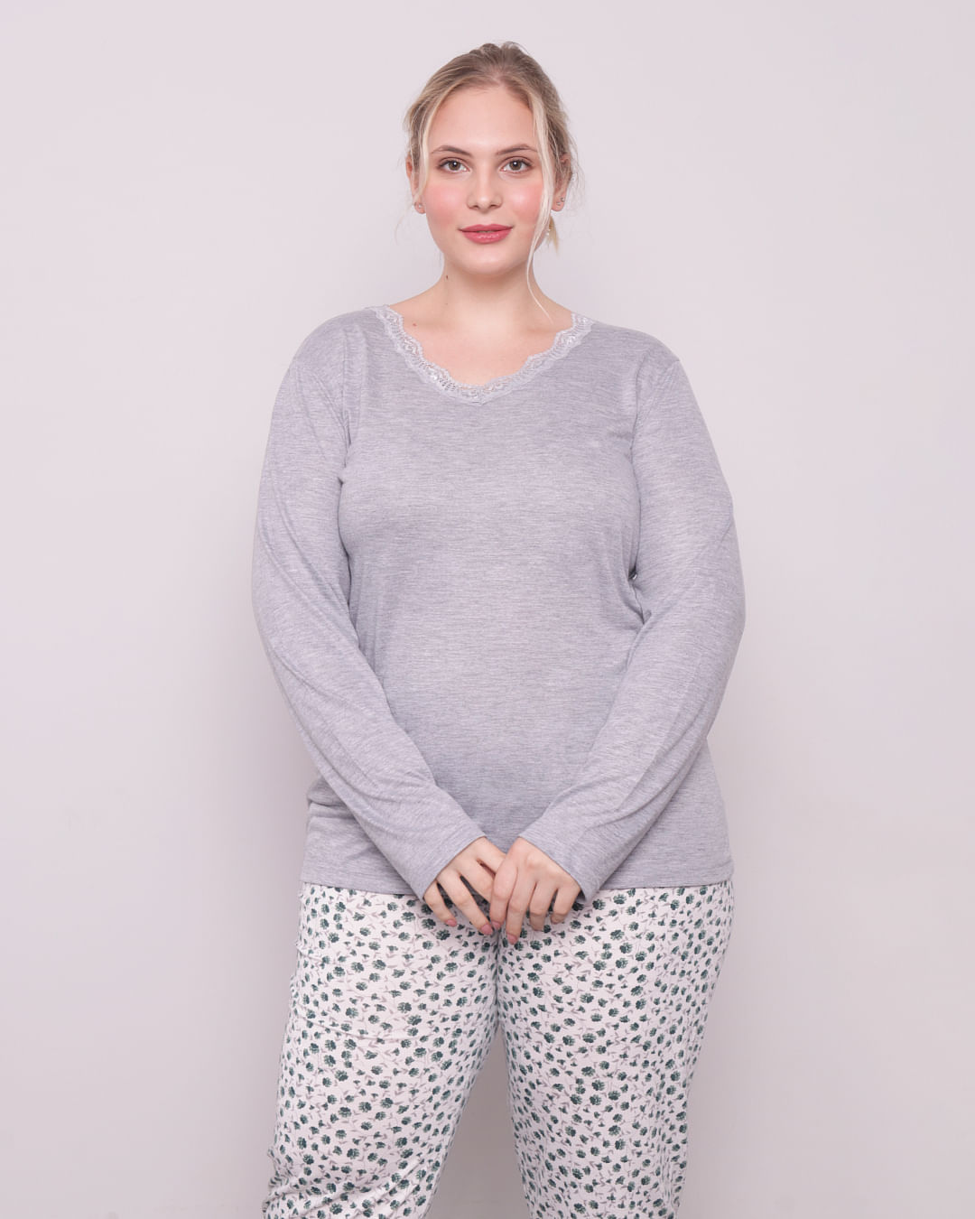 Pijama Plus Size Feminino Longo Decote com Renda Cinza Com Verde