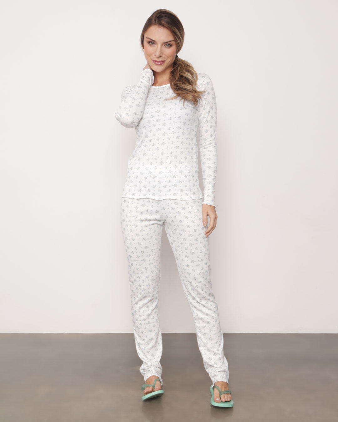 Pijama Feminino Longo Estampa Floral Branco