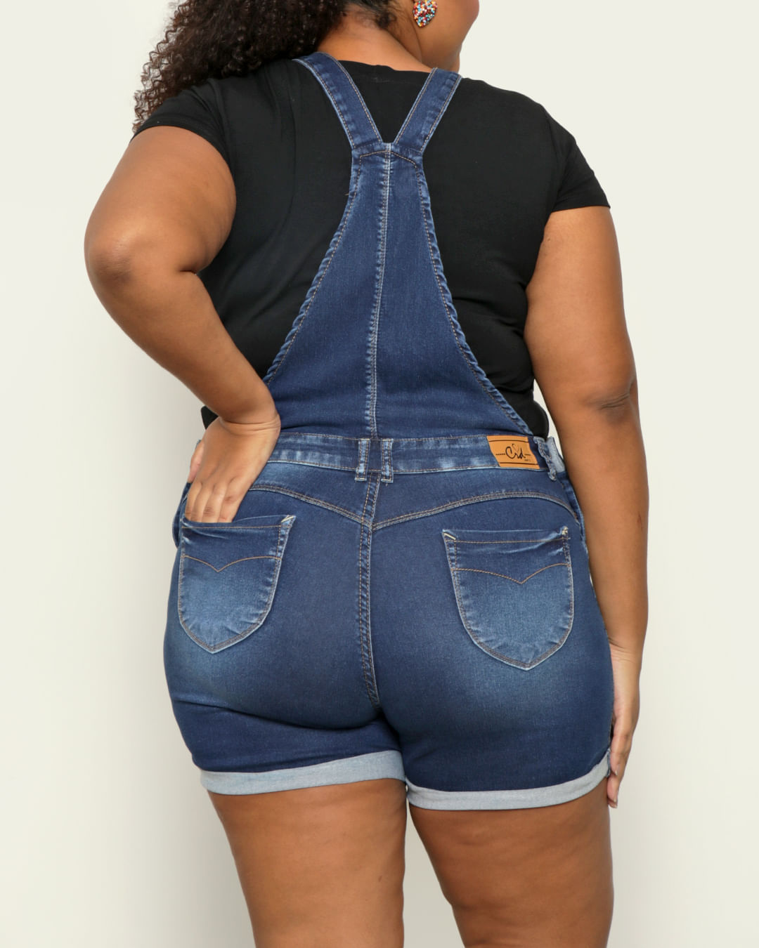 Jardineira Jeans Plus Size Feminina Barra Dobrada Azul