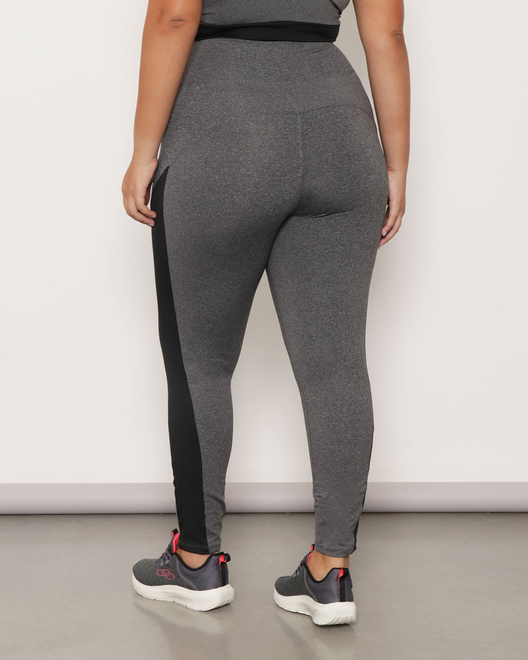 Calça Legging para Academia Feminina com Recortes em Tule