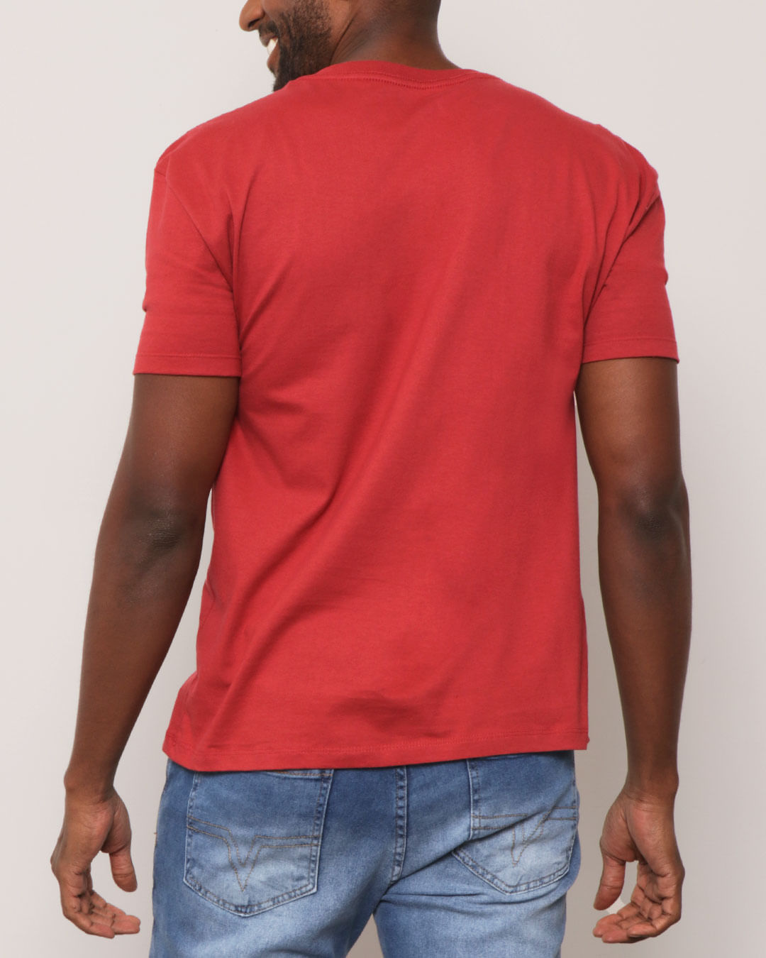 Camiseta Masculina Estampa Flocada de Caveira e Rosa Vermelha