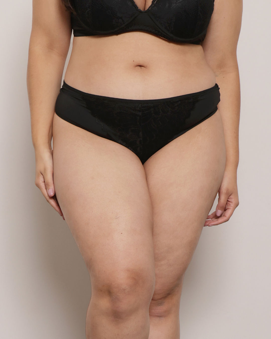 Calcinha Plus Size Feminina Fio Dental Renda Preta