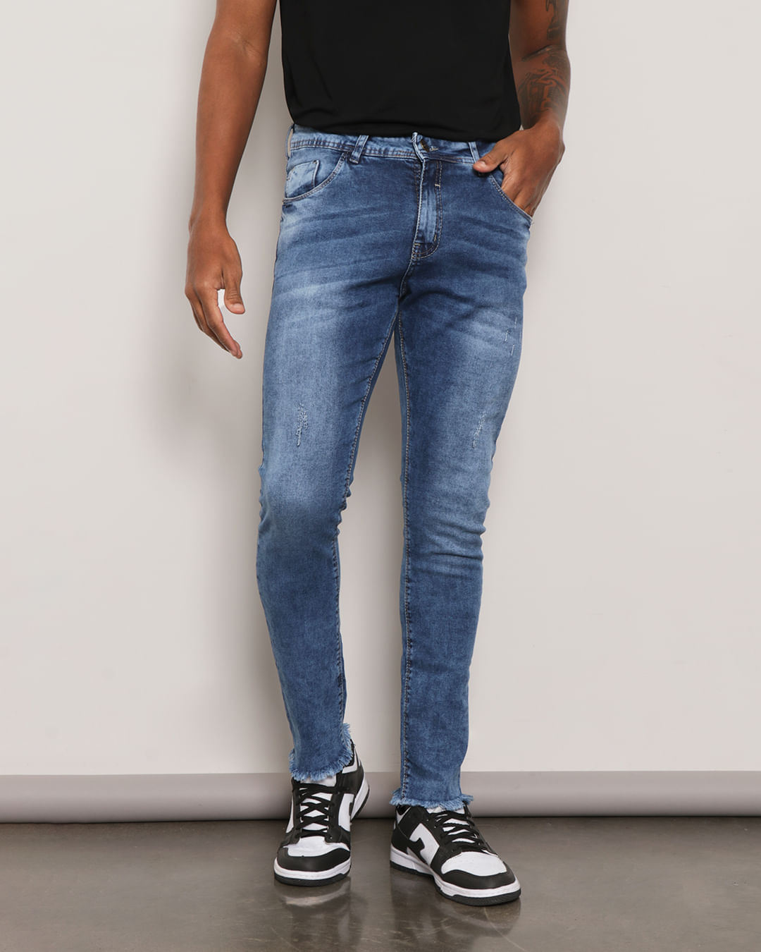 Calça Jeans Masculina Estonada Com Puídos Azul