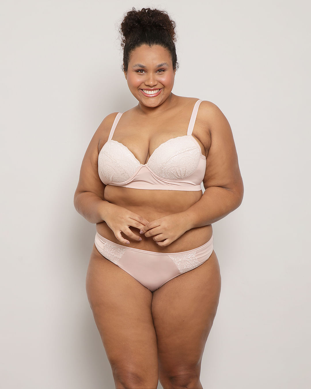 Calcinha Plus Size Feminina Biquíni Detalhe Em Renda Bege