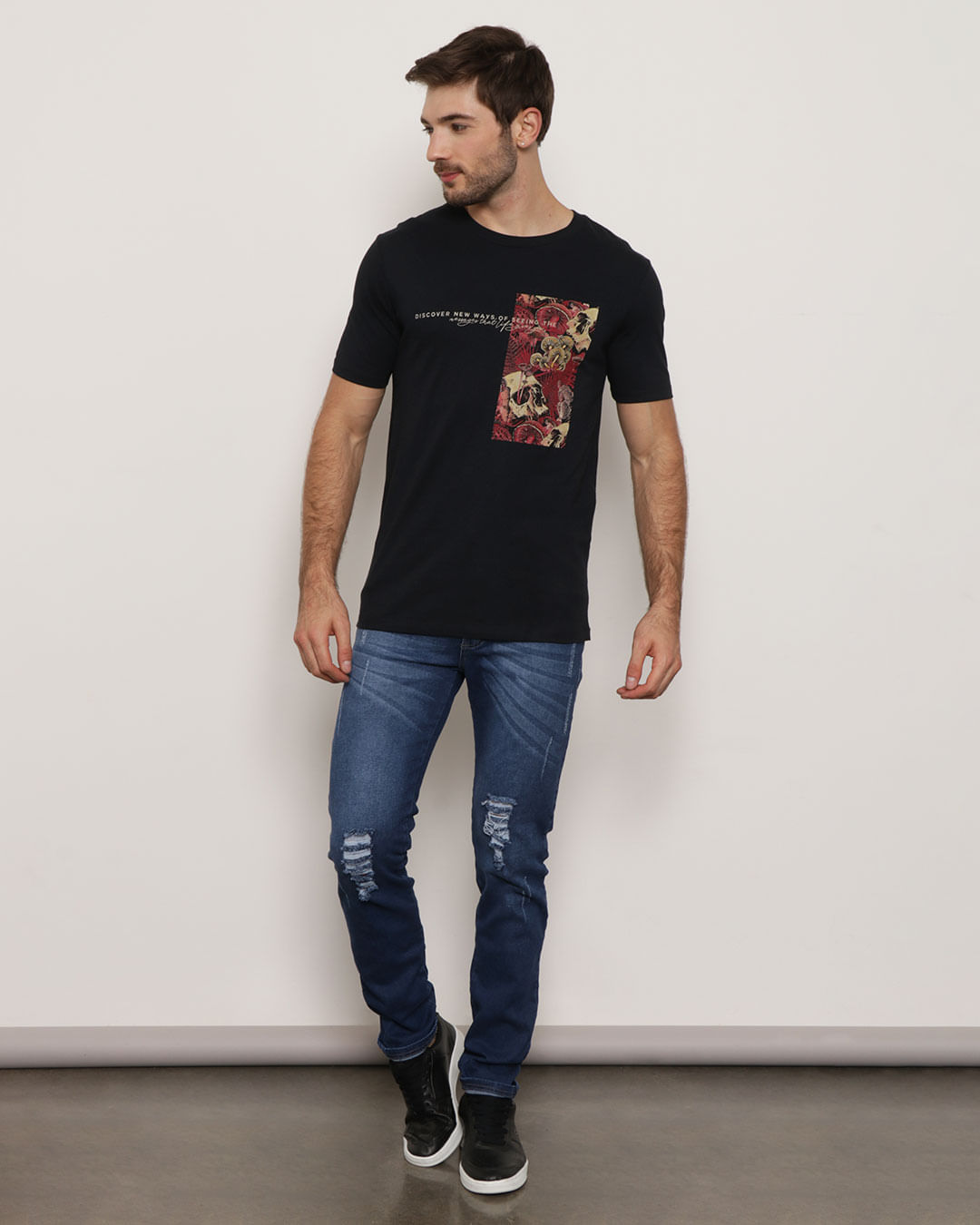 Camiseta Masculina Estampa Cogumelo Manga Curta Preta